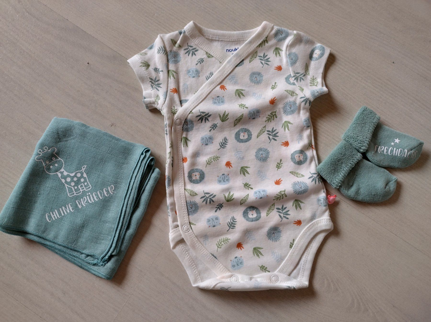 Lotti & Set di vestiti: Süsses Babyset, Body, Söckchen, Tuch, Gr. 62 – Nuovo (secondo la descrizione) da Bazenheid venduto da cor_7chf