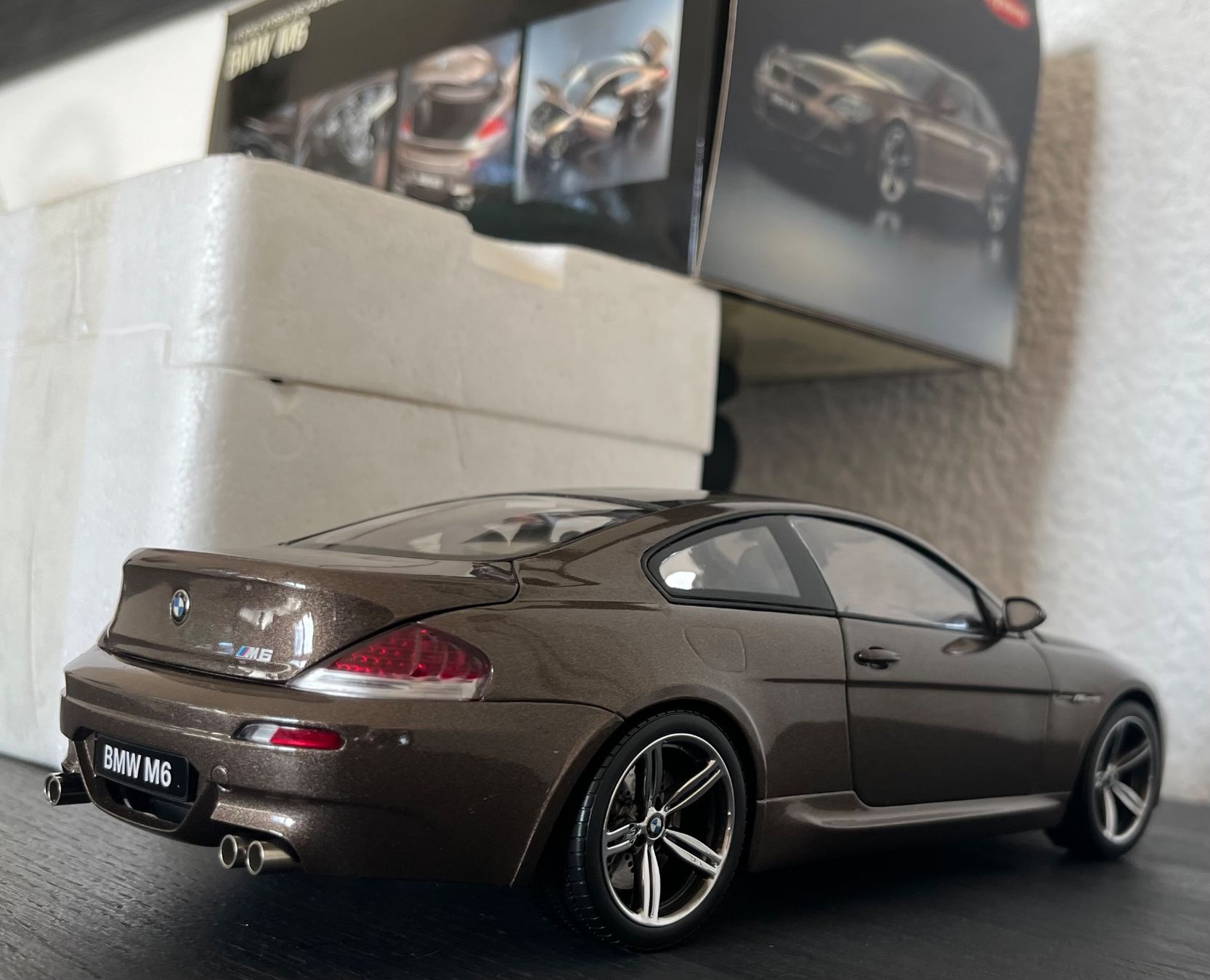 Kyosho Modellini d'auto: KYOSHO BMW M6 e63 bronze 1:18 – Usato da St-Cergue venduto da ncu_t267 3
