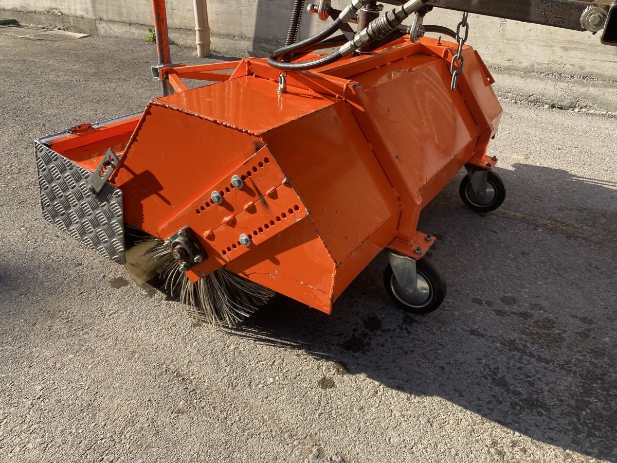 Toutes les machines: Kehrmaschine – D'occasion à Güttingen par lyma 5