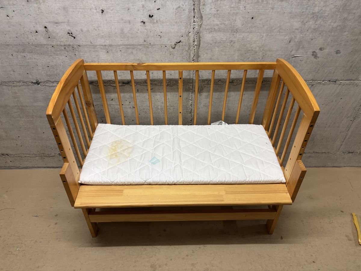Letti: Babybett/ Beistellbett – Usato da Hütten venduto da Giraya 4
