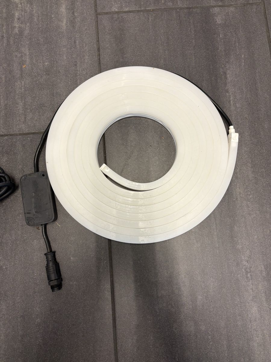 Philips Ghirlande e barre luminose: Philips hue Outdoor Lightstrip 5 Meter – Usato da Birmensdorf ZH venduto da huat 4
