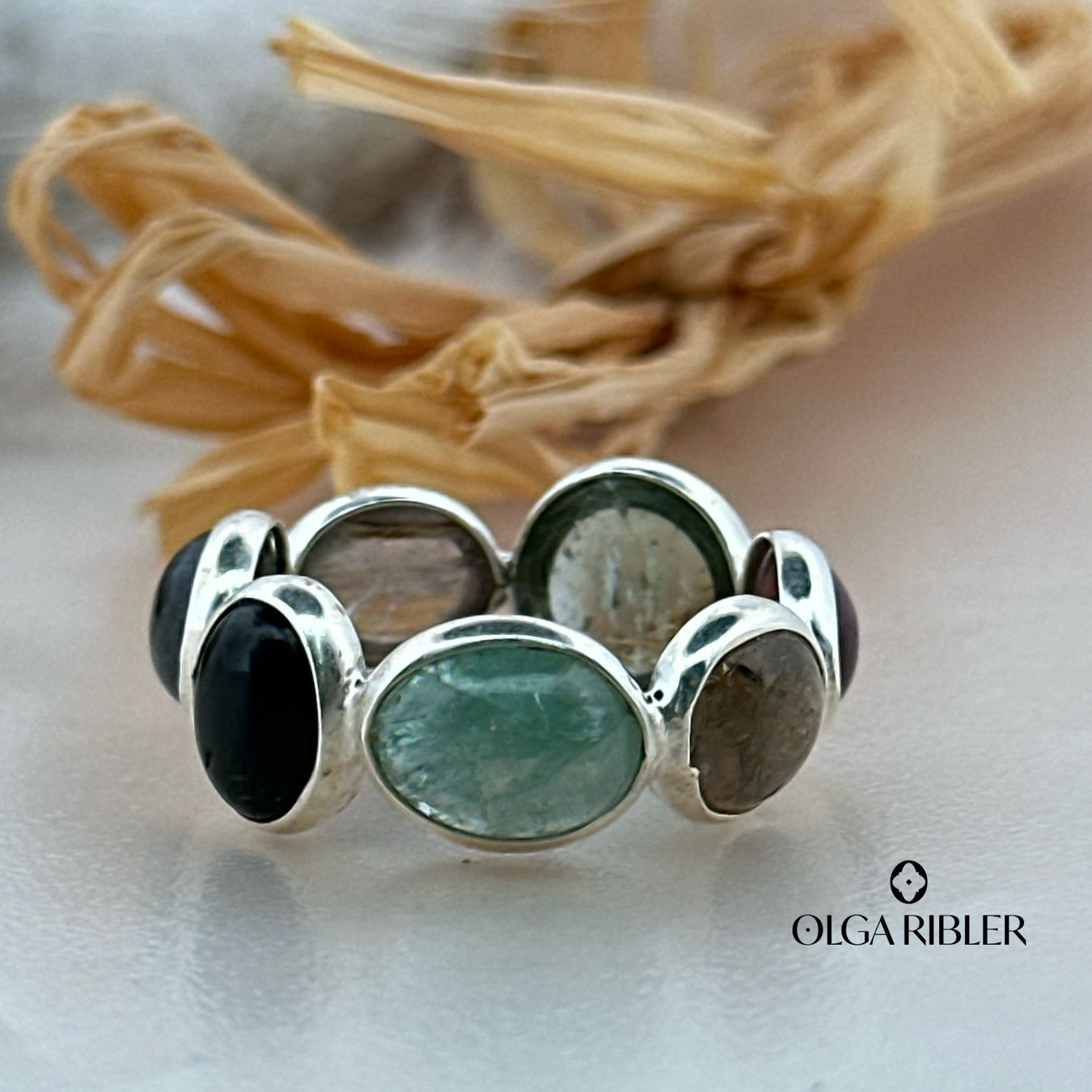 Olga Ribler Bagues: Spaghetti-Ring Regenbogen-Mondstein Grösse 60 – Neuf (Voir description) à Luzern par Schmuckoutlet