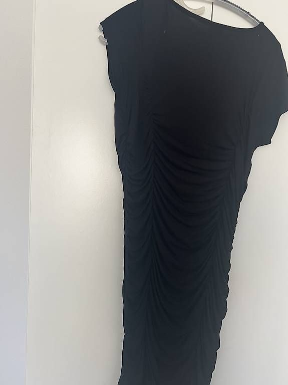 Vestiti: Schwarzes Kleid, figurbetont – Usato da Neftenbach venduto da bebbels69 1
