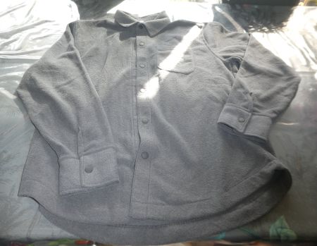 Chemise Reebok manches longues grise, confortable et douce