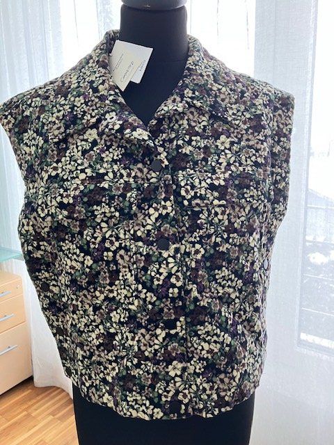 Mango Pantaloni: MANGO Weste & Shorts Set, Blumenmuster, neu – Nuovo e nell'imballaggio originale da Uznach venduto da Atrani 1