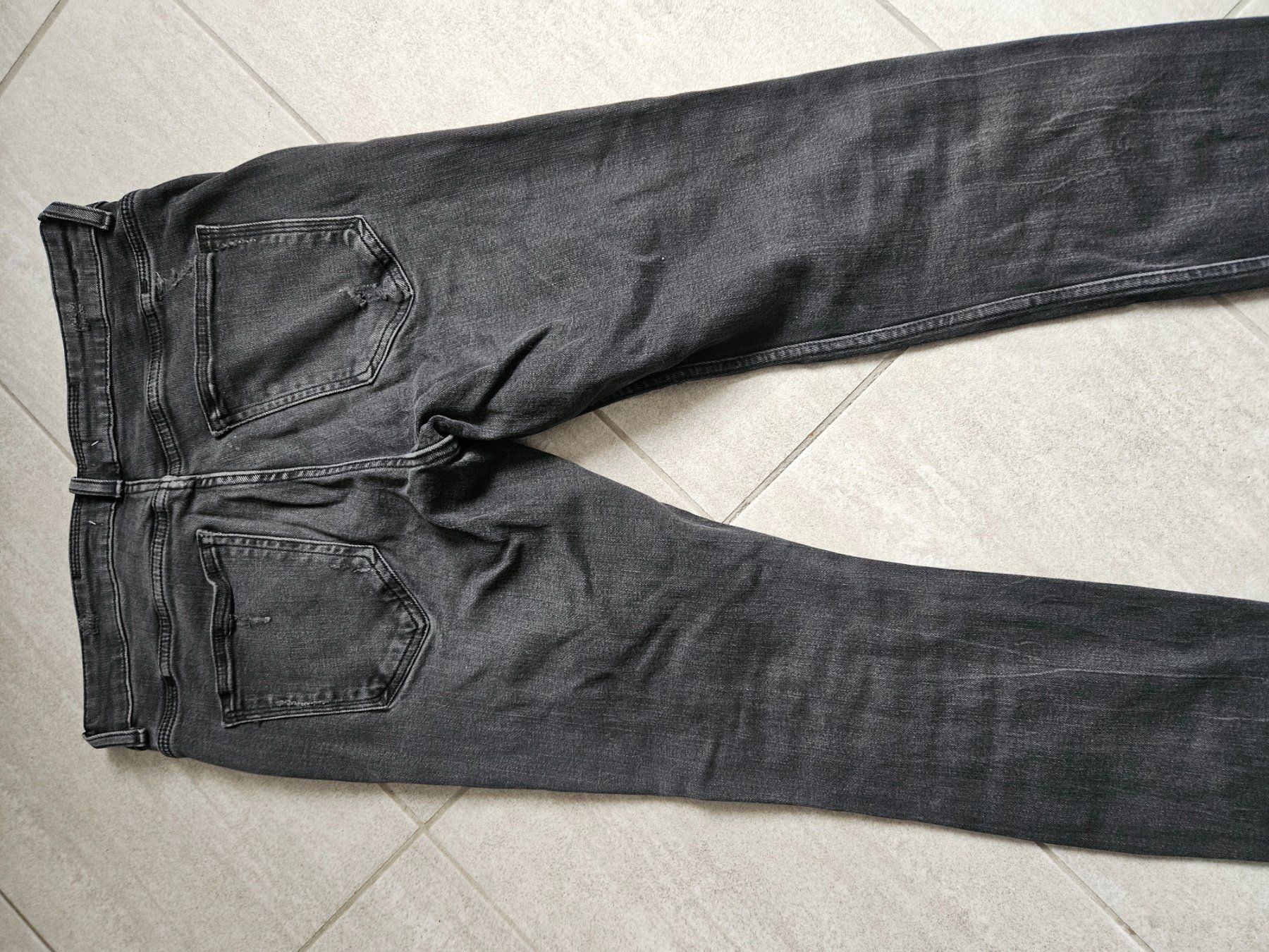 Zara Jeans: Zara Jeans Destroyed Look Gr. 40 Schwarz – Usato da Unterkulm venduto da Sani78 3