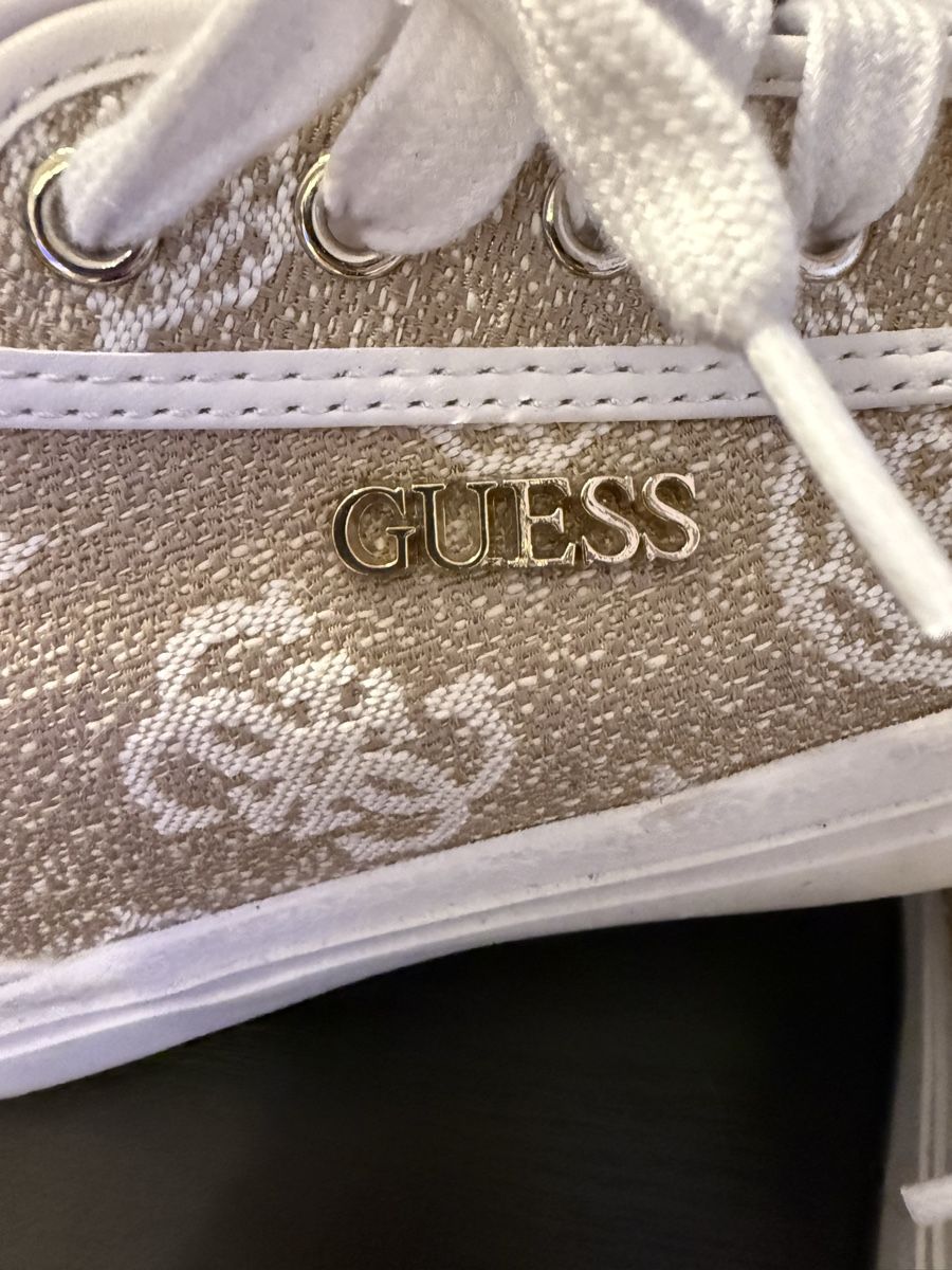 Guess Damenschuhe: Guess Sneaker  – Gebraucht aus Matzingen von gloria97 2