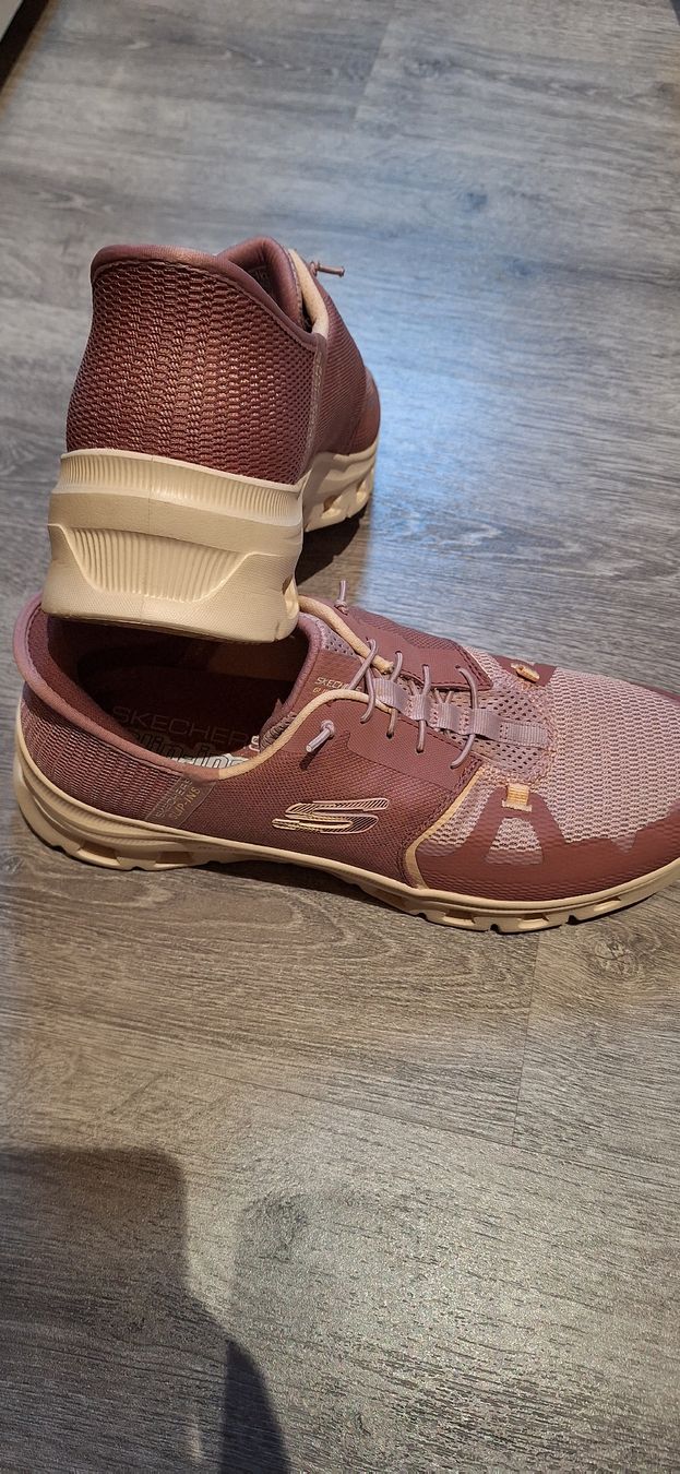 Skechers Scarpe da donna: Sketchers – Usato da Erlinsbach SO venduto da Peggy20 1