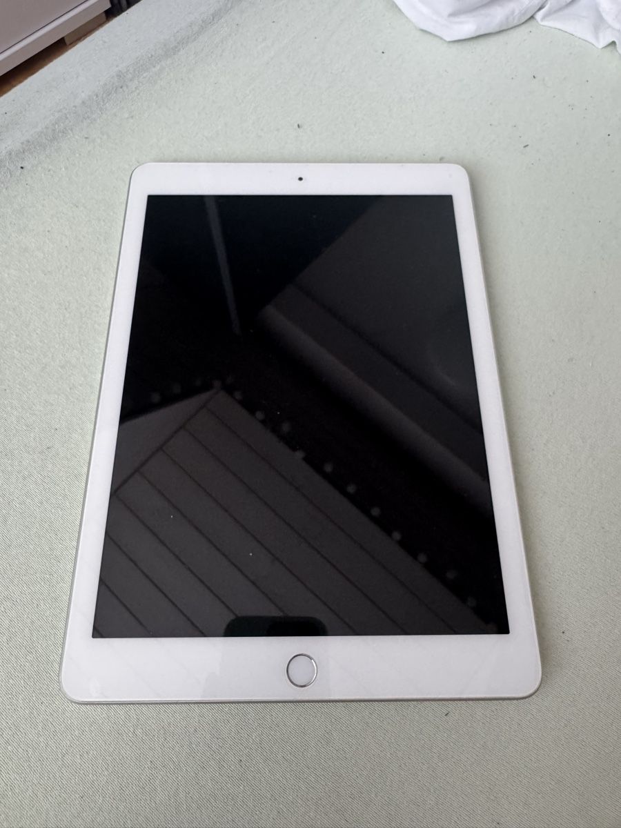 Apple Tablet PC: Apple iPad 6.Generation – Nuovo (secondo la descrizione) da Henggart venduto da 00Silverstar00