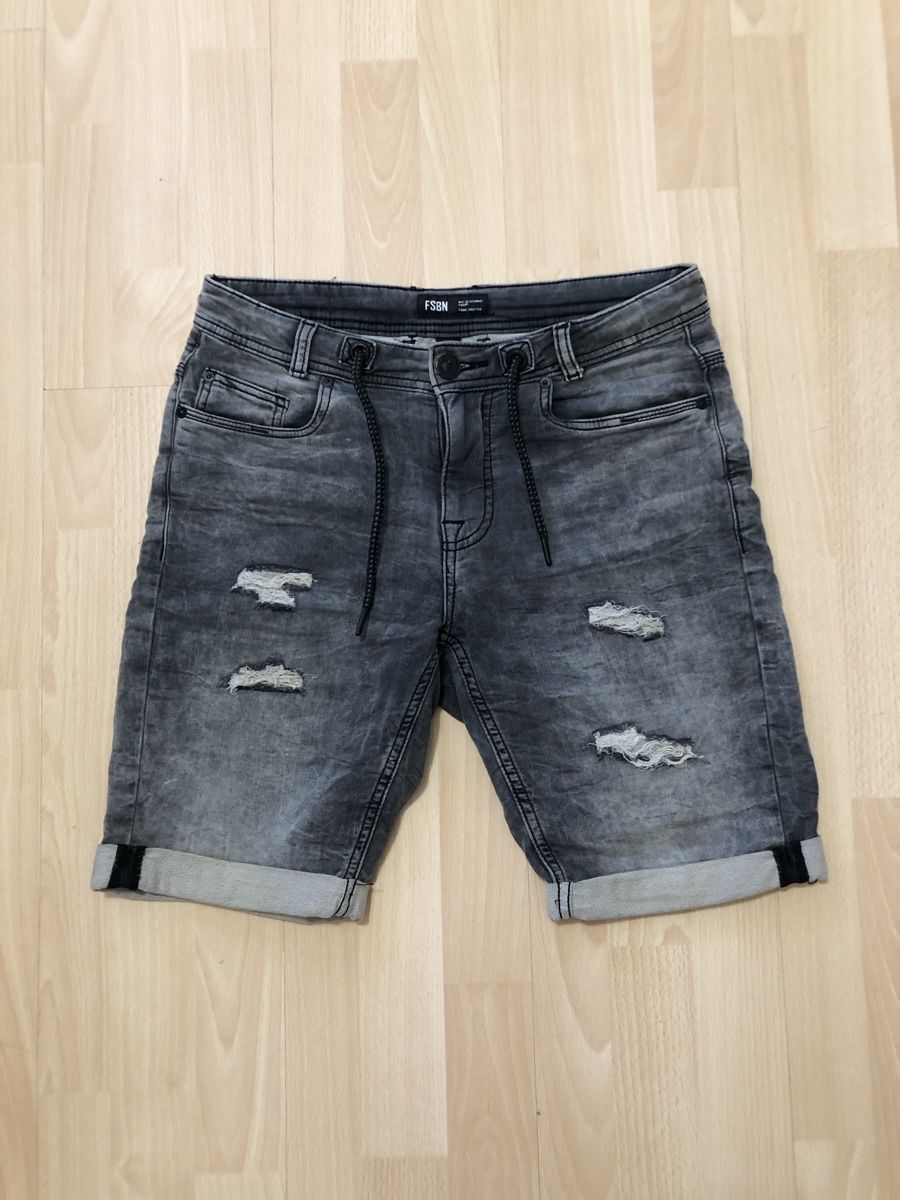 Jeans: Kurz Hose Gr.S – Usato da Chur venduto da vicky7