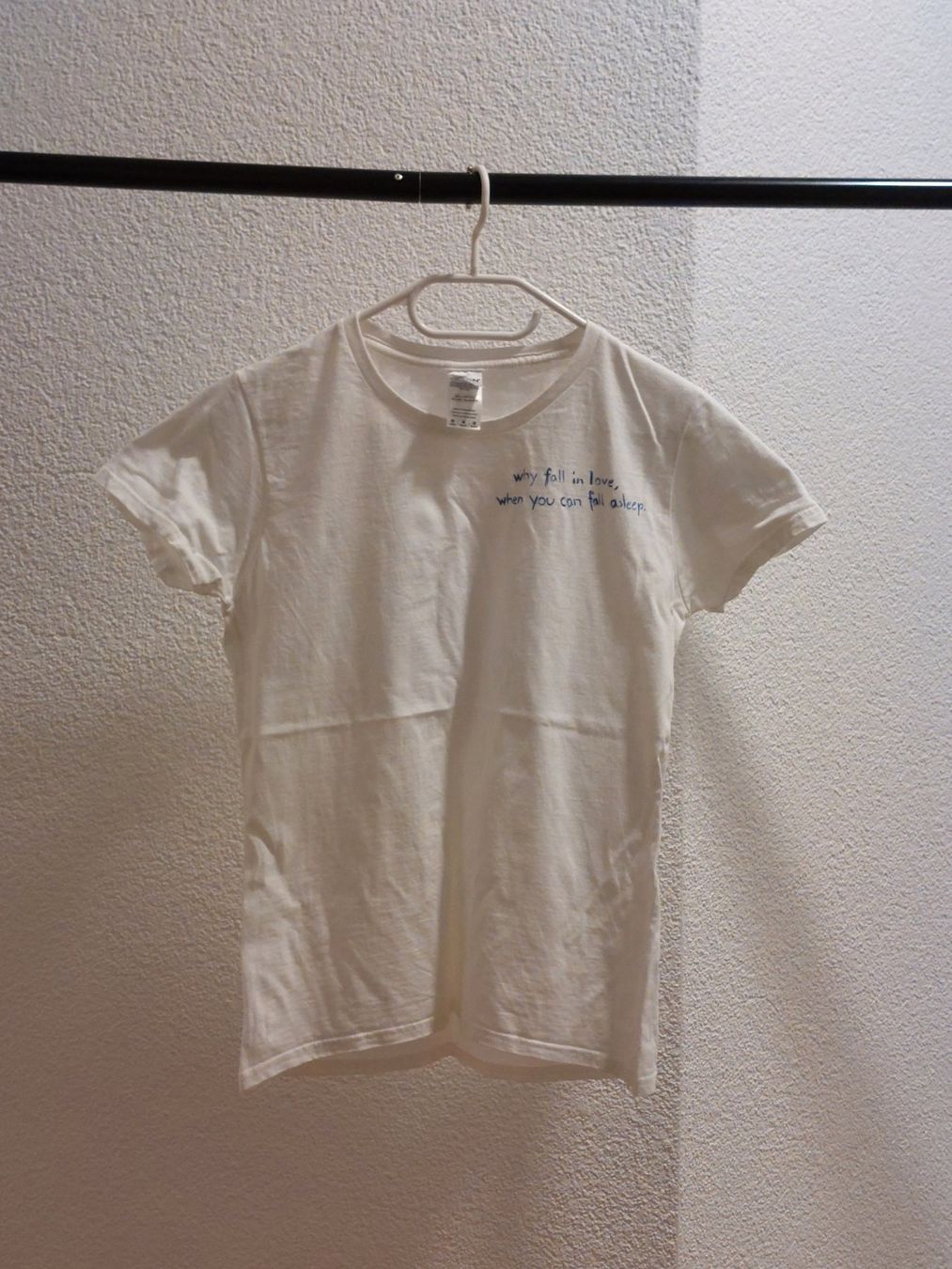 T-Shirts: T-shirt weiss mit schrift – Gebraucht aus Gunzwil von 11G11