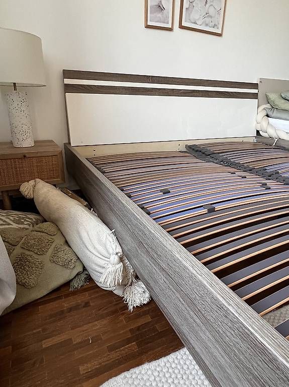 Lits: Bett 200/180 - Holz - Gratis – D'occasion à Glattpark (Opfikon) par yannik7591 1