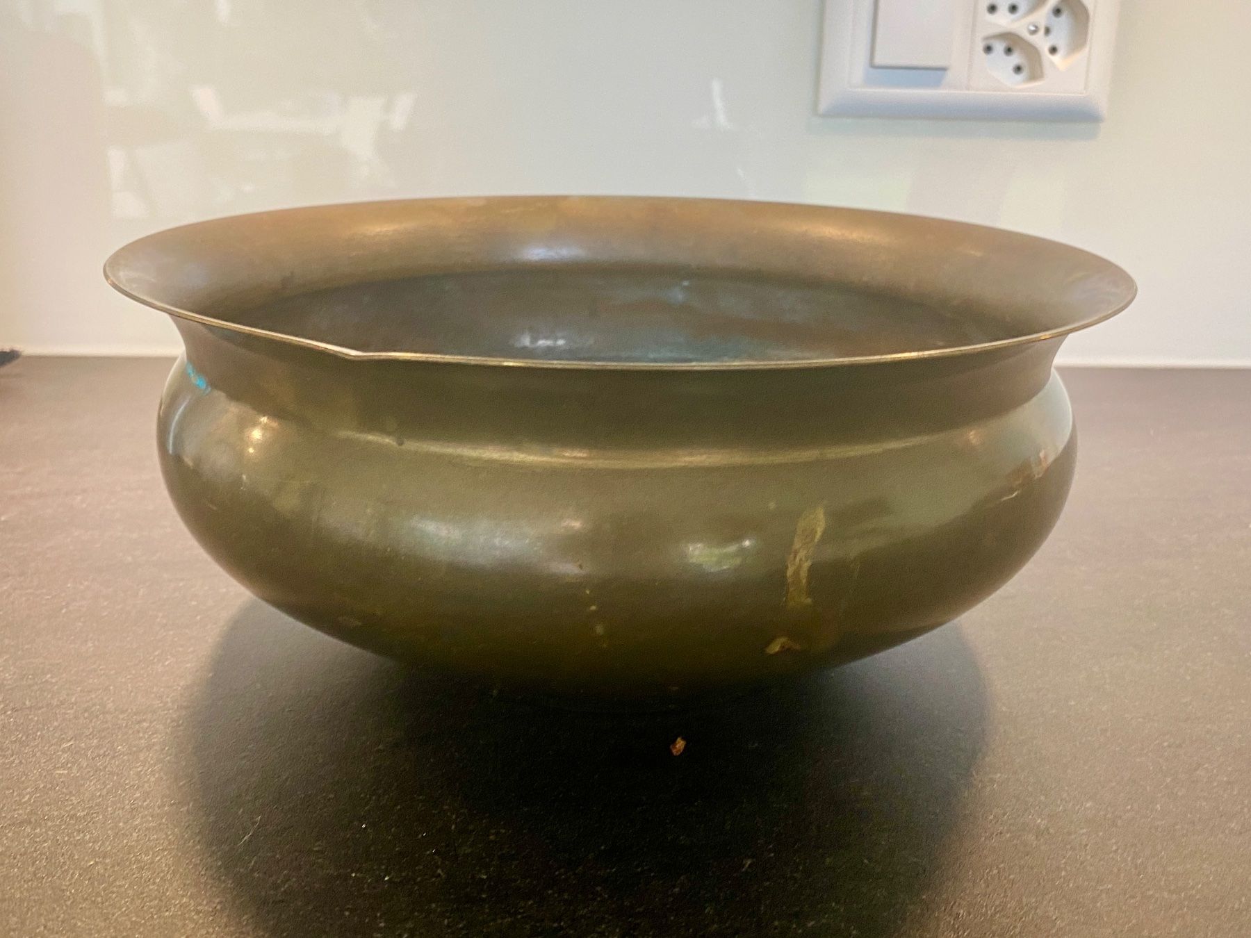 Schalen: Old solid brass bowl Messing Vintage Schale Übertopf gemarkt – Gebraucht aus Allschwil von Rosenfee