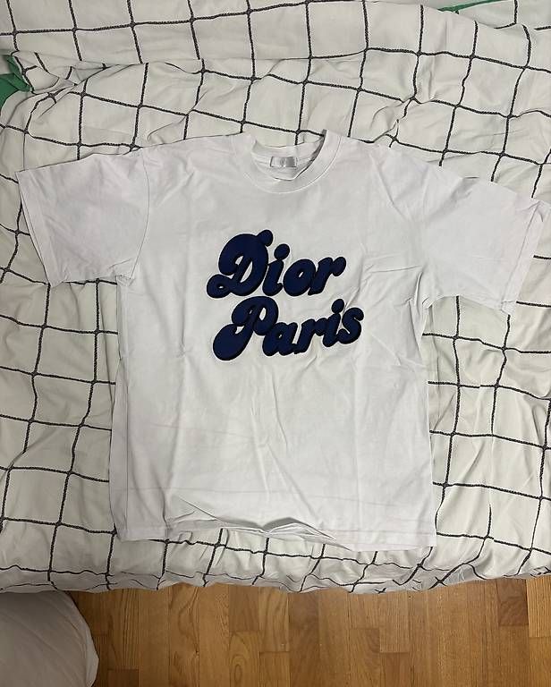 Dior T-shirts: T shirt Dior – Neuf (Voir description) à Neuchâtel par eli_kz9z