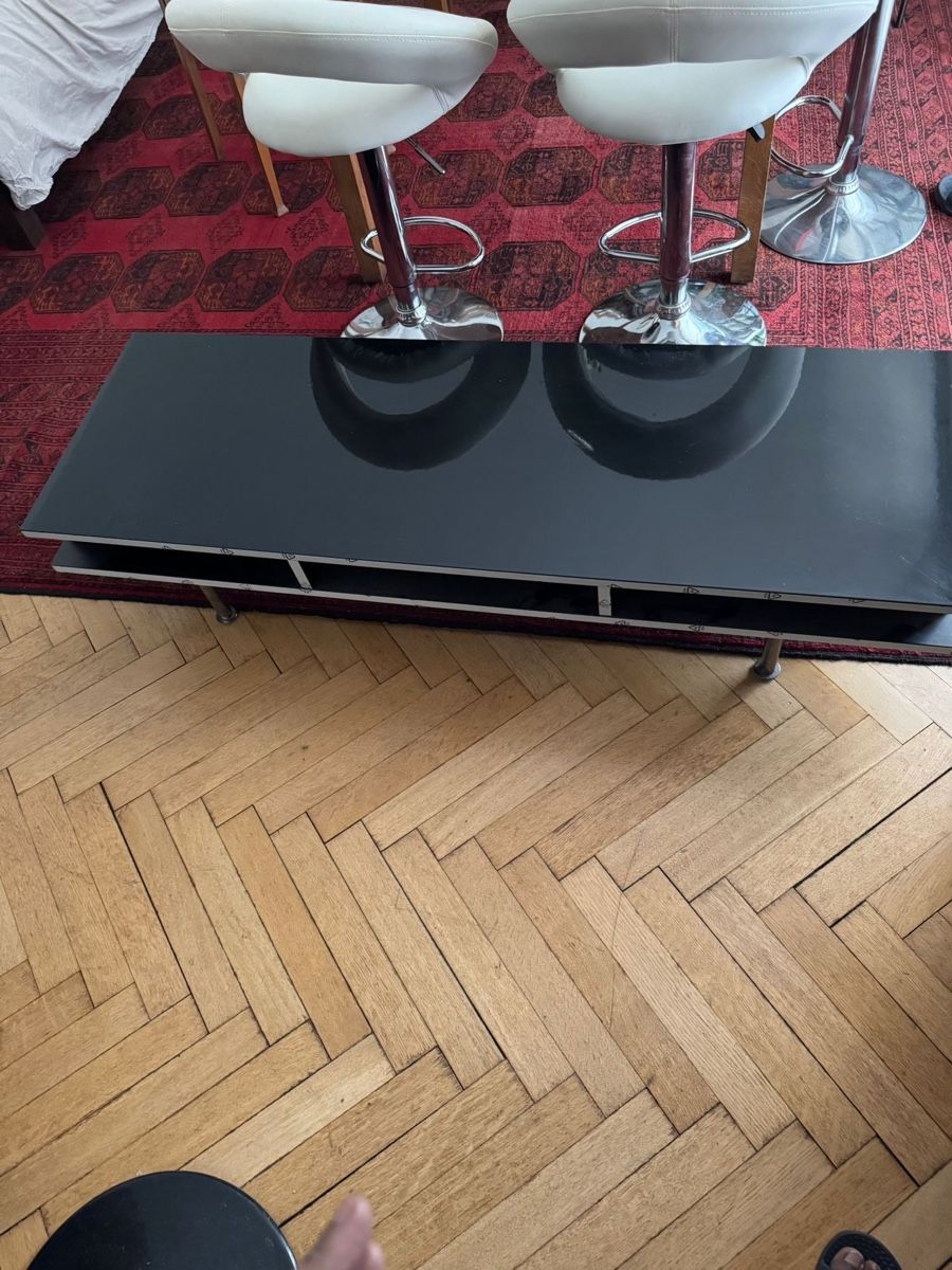 Ikea Tavoli: Glossy Black Coffee Table - Modern Chic for Your Home! – Usato da Kriens venduto da sar_c22z 3