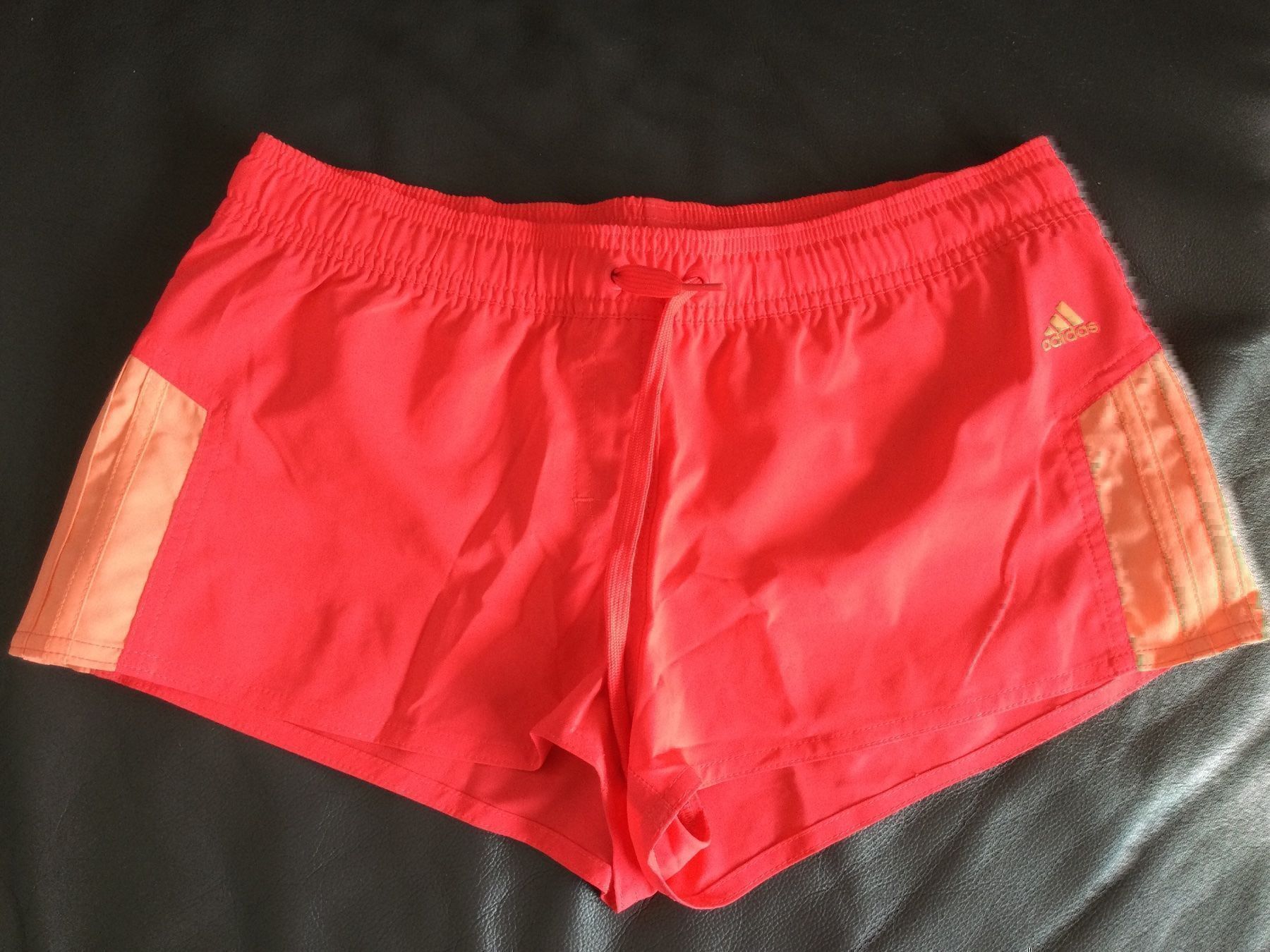 Adidas Hosen: Sportshorts Adidas – Gebraucht aus Horw von Benny017
