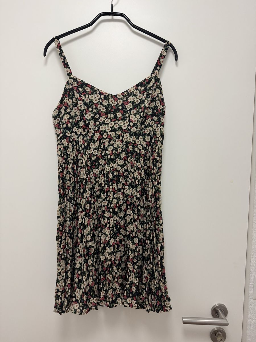 Kleider: Sommerkleid Gr. S – Neu (gemäss Beschreibung) aus Haldenstein von nicB74