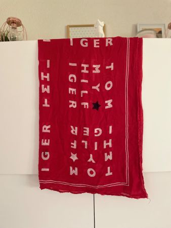Carré foulard rouge Tommy Hilfiger