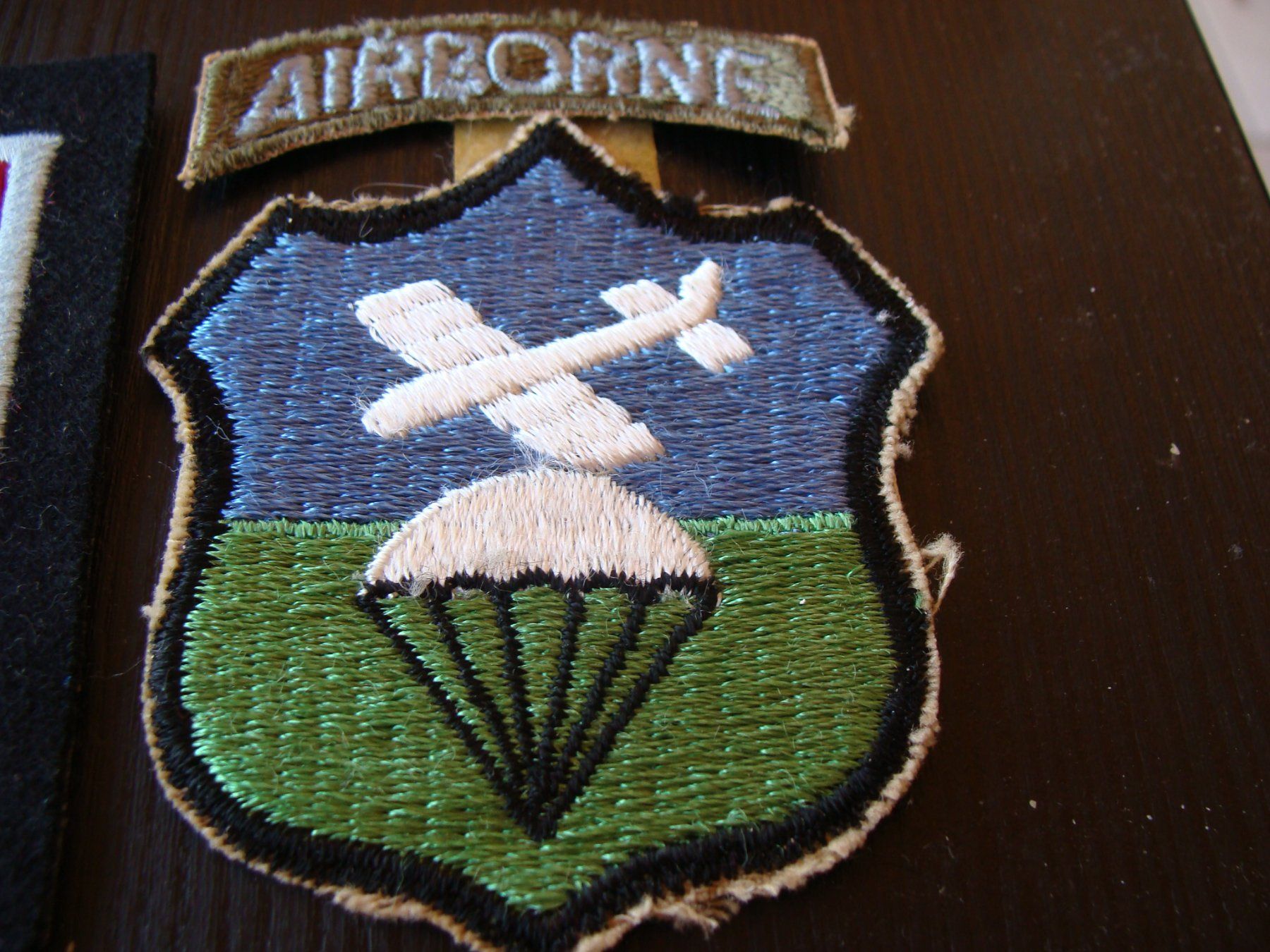 Plaquettes & Badges: Petit lot divers – D'occasion à Cuarny par hen_g7hn 1