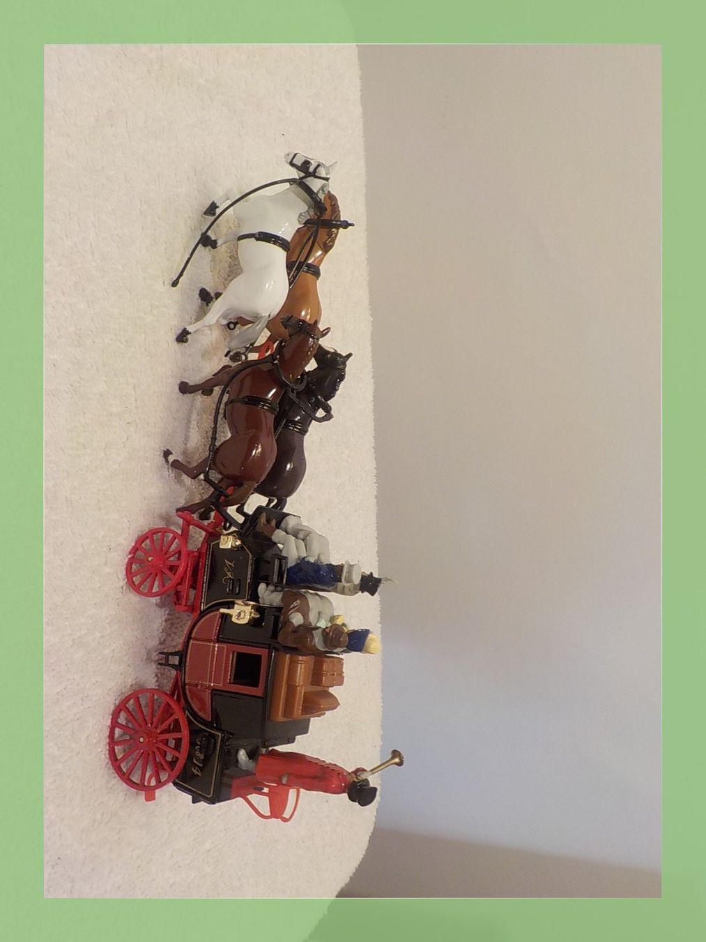 Calèches: Matchbox Pferdegespann Kutsche mit Figuren neuwertig – Neuf avec emballage d'origine à Bülach par Freieck 3