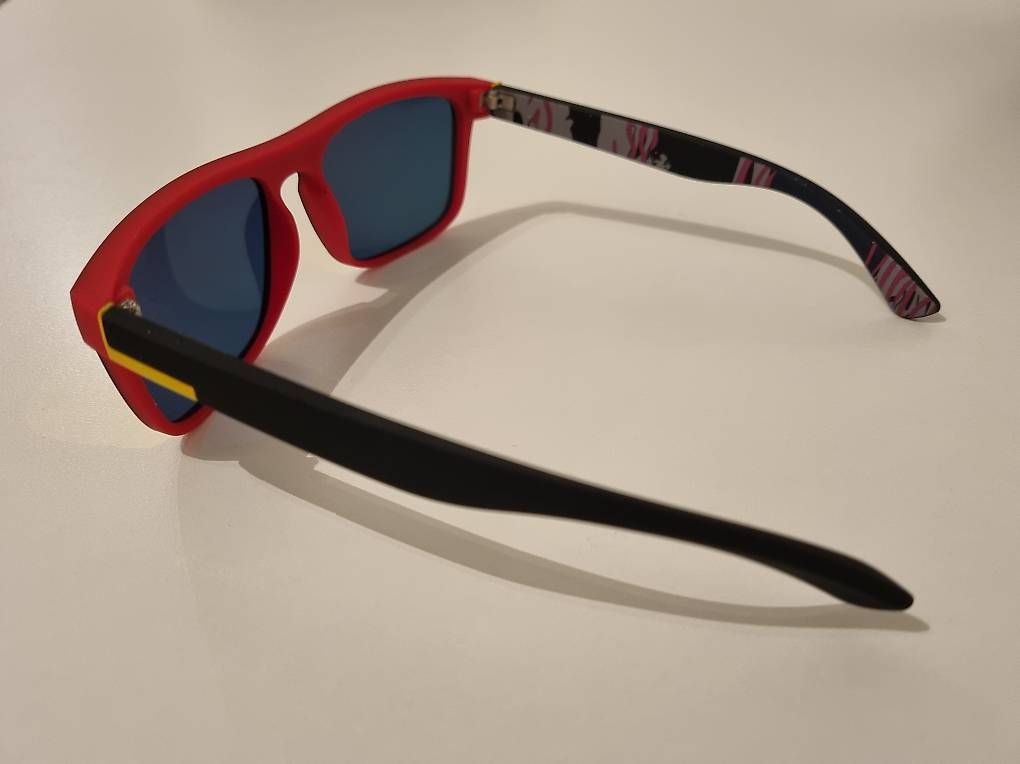 Occhiali & Lenti: Lunettes de soleil rouges – Usato da Gland venduto da Khazmur1 2