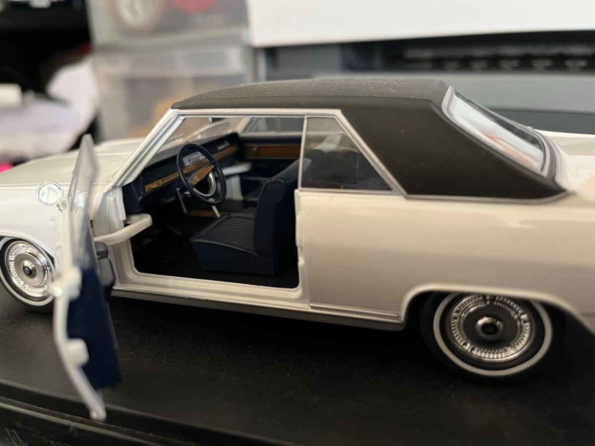 Opel Modellini d'auto: Opel Diplomat V8.   1:24 – Usato da Rümlang venduto da Papamoll4 4