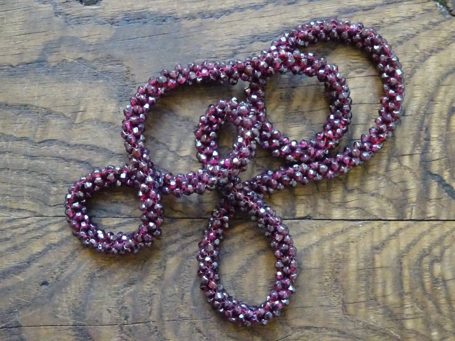 Ketten: Granatkette gestrickt – Gebraucht aus Oetwil am See von Golfsud 3