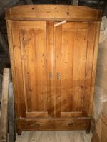 Antiker Kiefernschrank