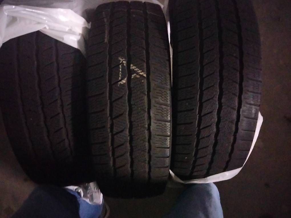 Pneus & Roues: Pneu zu verkaufen – D'occasion à Niederlenz par Antonia60 2