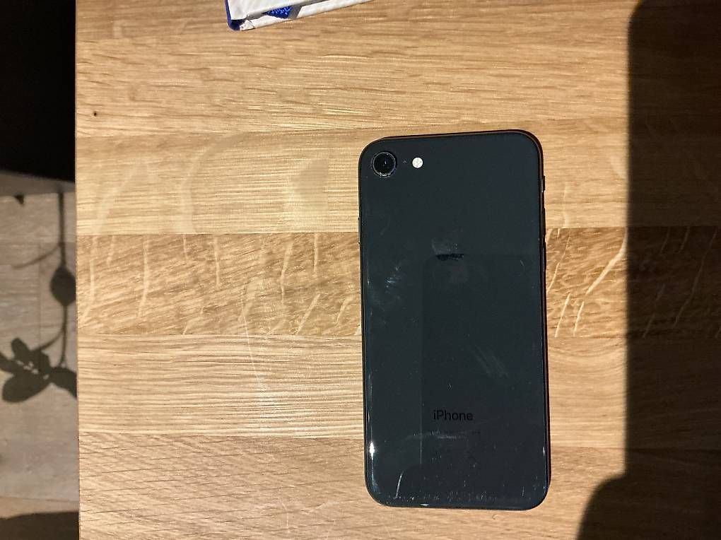Apple Portables: Iphone 8 CE – D'occasion à Herznach par ubit 1
