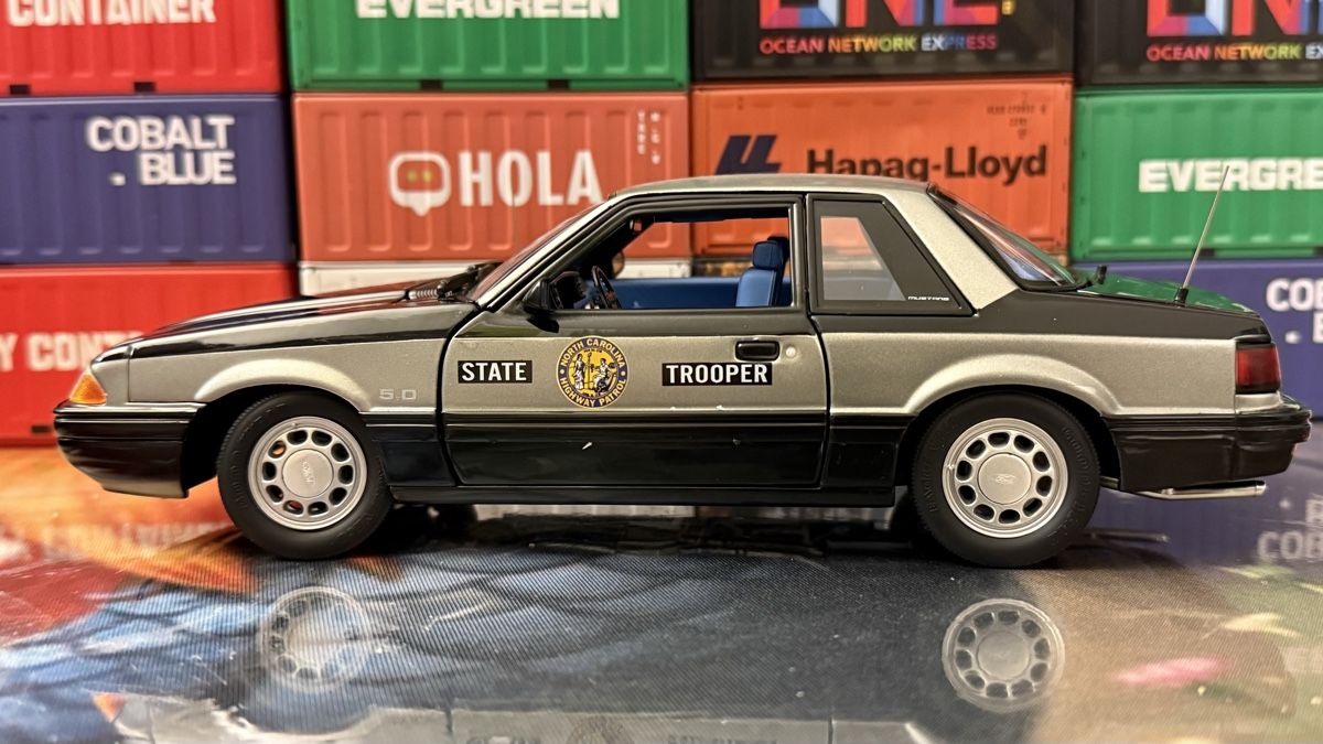 GMP Modellini d'auto: Modellauto 1993 Ford Mustang 5.0 SSP State Trooper – Usato da Basel venduto da Zomeg