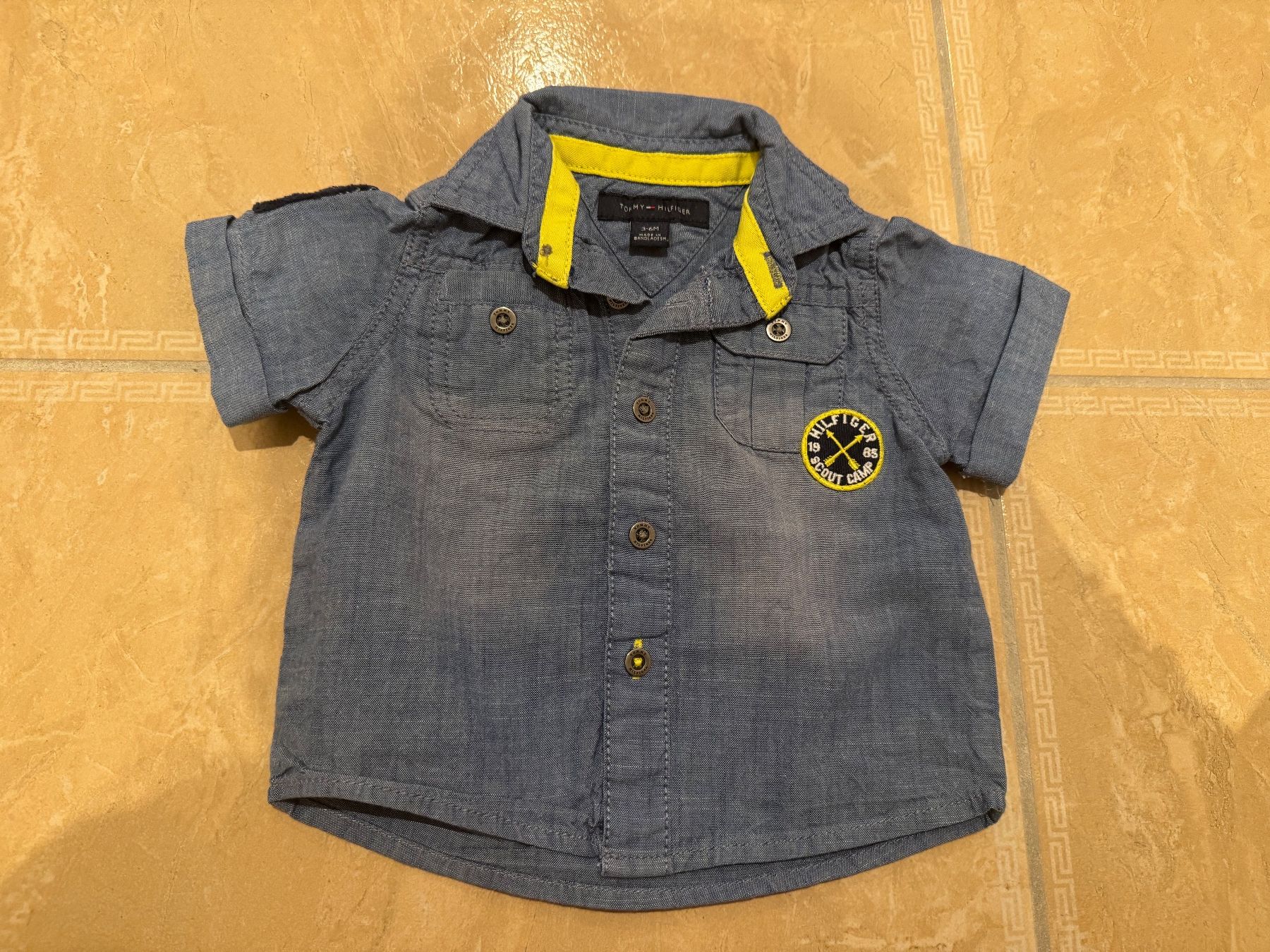 Tommy Hilfiger Camicie, T-shirt & Polo: Tommy Hilfiger NWT süsses Hemd,3-6Mt 62-68 – Nuovo (secondo la descrizione) da Klingnau venduto da Markus14