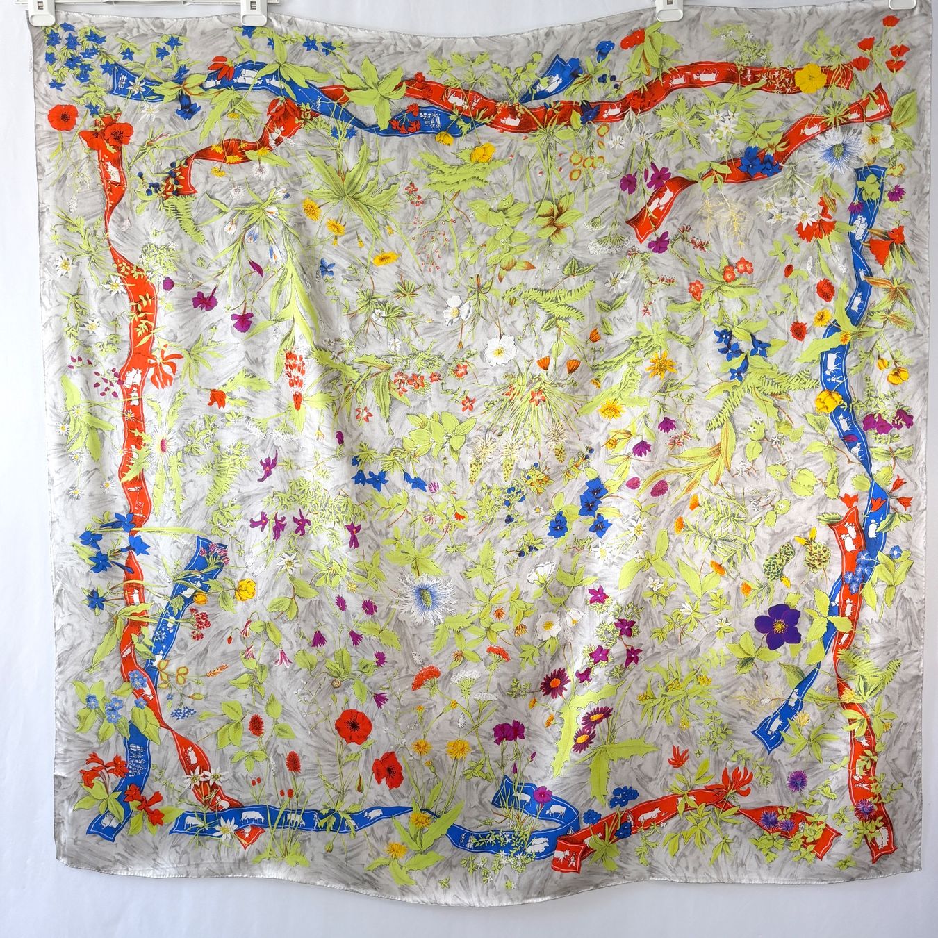 Fabric Frontline Foulards, Tücher & Schals: FABRIC FRONTLINE New Large Silk Scarf – Neu (gemäss Beschreibung) aus Emmen von Avviivva_Com2023