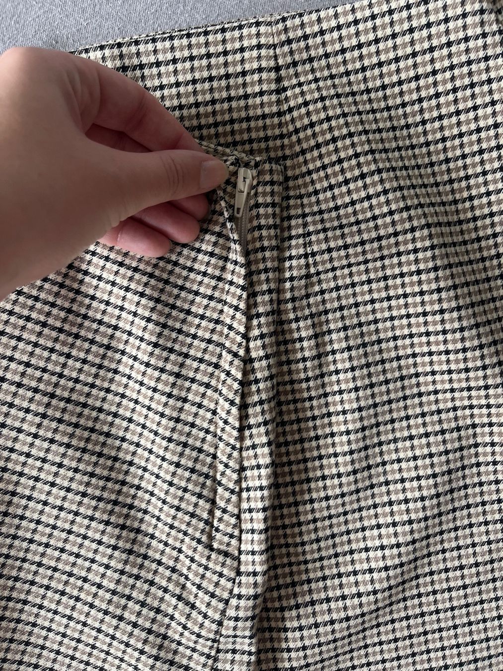 H&M Gonne: Light Beige Miniskirt with classic dogtooth pattern – Nuovo (secondo la descrizione) da Zürich venduto da ana_h52x 2