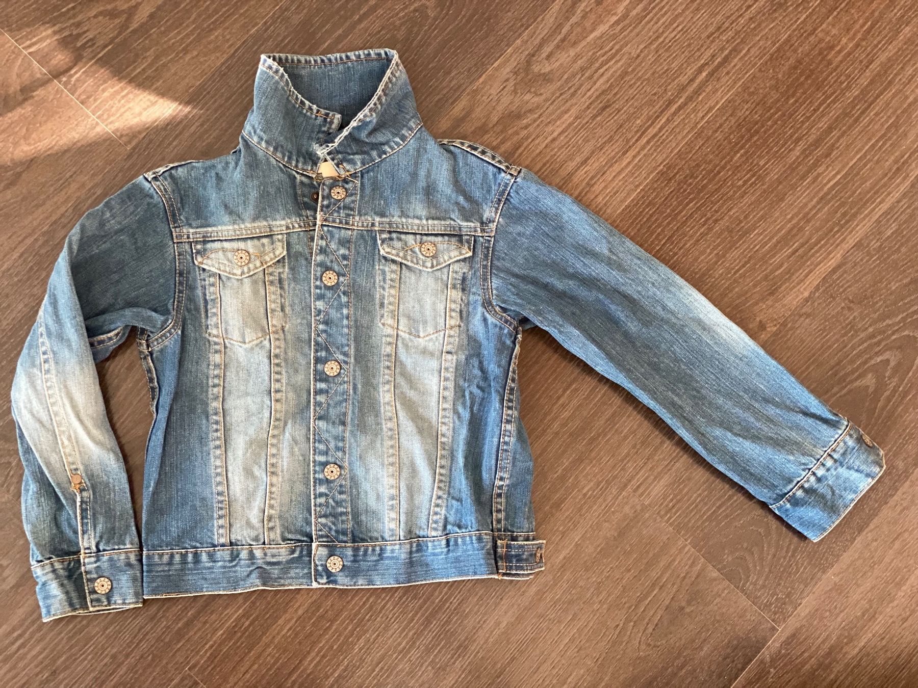 H&M Giacche & Cappotti: Veste en jeans 128 – Usato da Chermignon-Bas venduto da mioumiou35