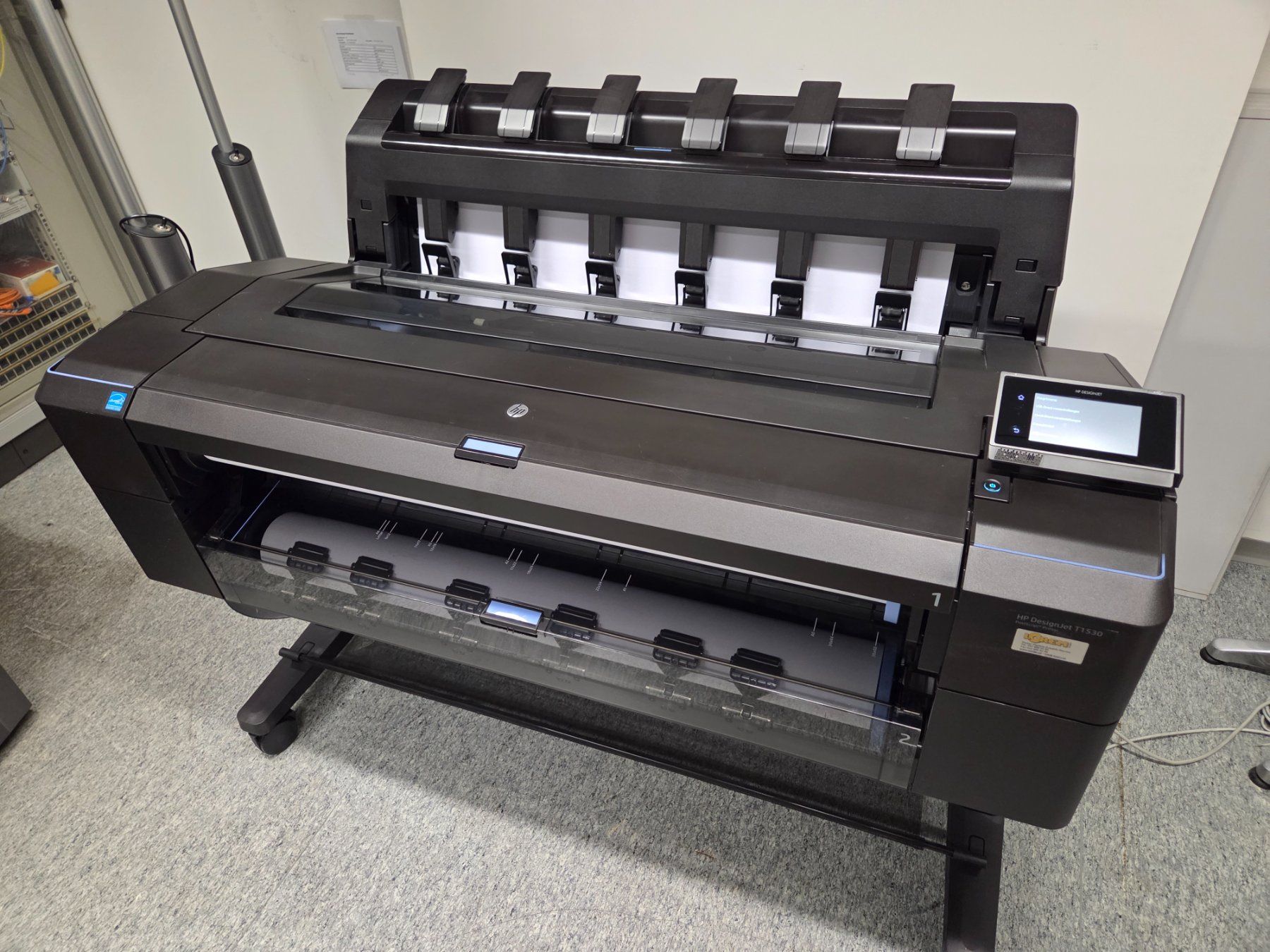 Imprimantes: Plotter A0 + Patronen + Papier / HP Designjet T1530 – D'occasion à Otelfingen par Cricket84