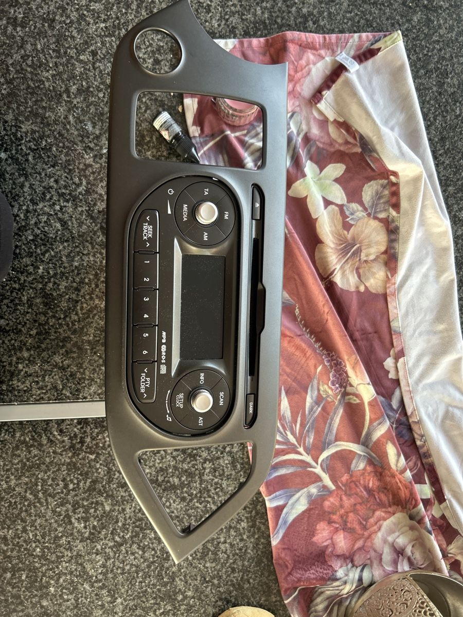 Sistemi audio & multimediali: Autoradio CD  mit Blende, guter Zustand – Usato da Oberrohrdorf venduto da Adamar1 2