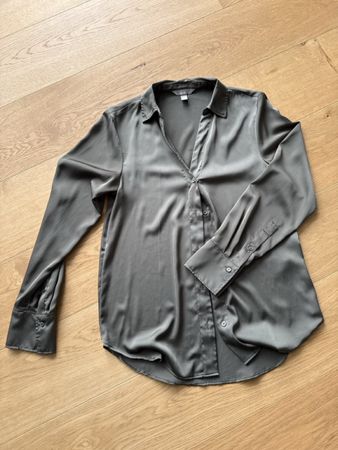 Edle Seidenbluse in Olivegrün - Grösse XS
