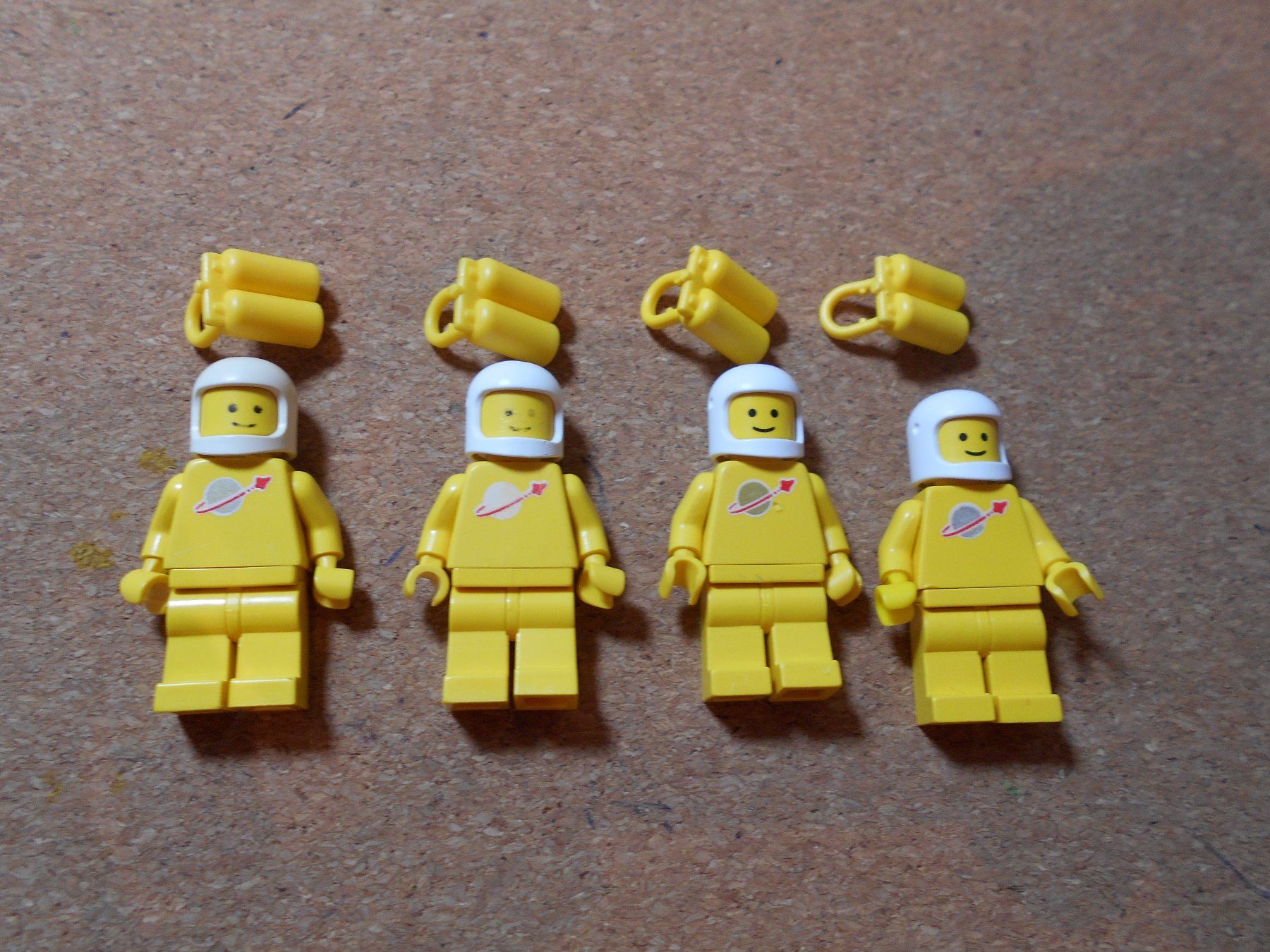 Lego Baukästen: Lego Minifiguren Classic Space ( 557 ) – Gebraucht aus Niederuzwil von hexli_66