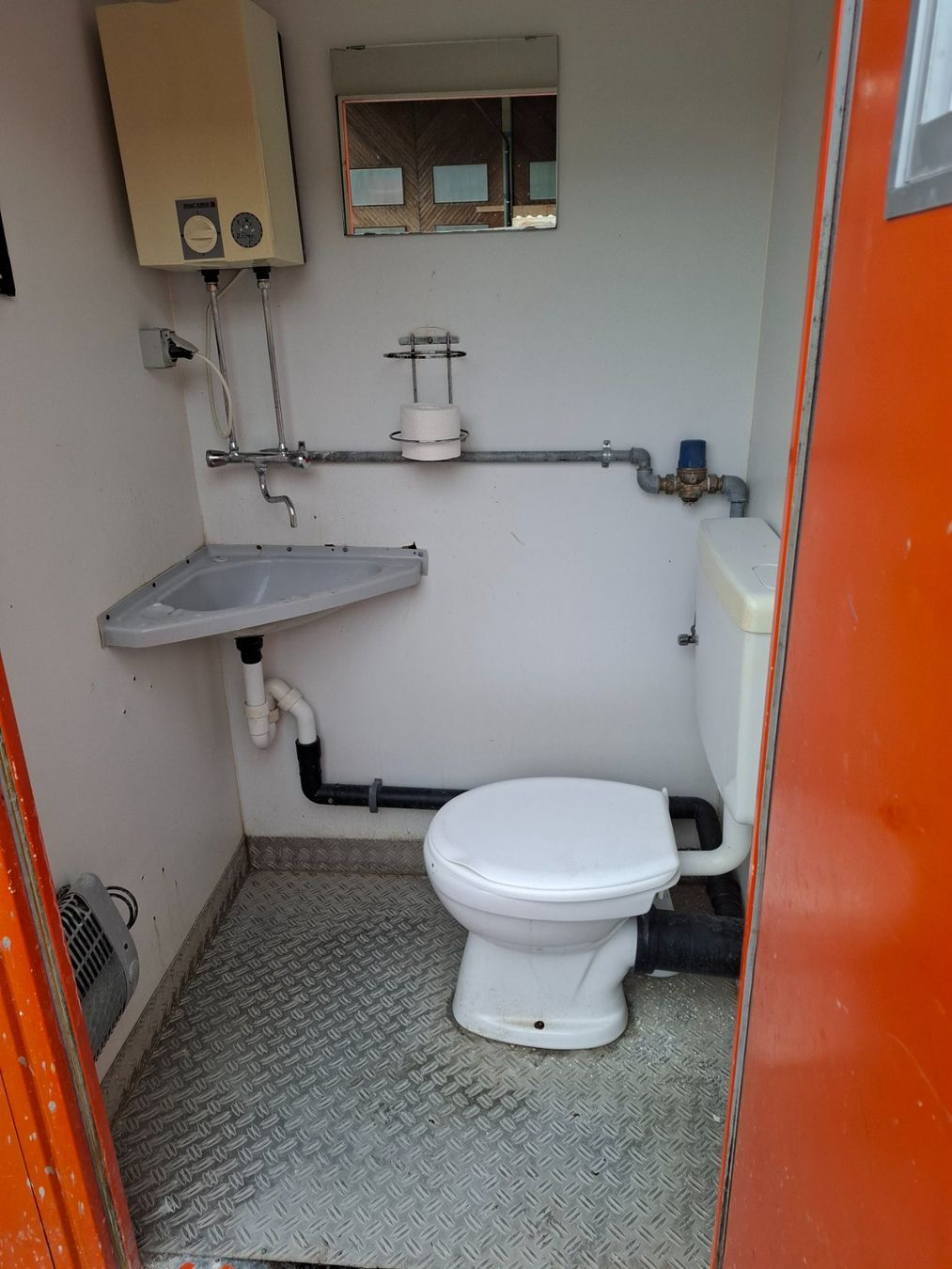 Baucontainer: Wc Container – Gebraucht aus tamins von MagazinGRZH 1