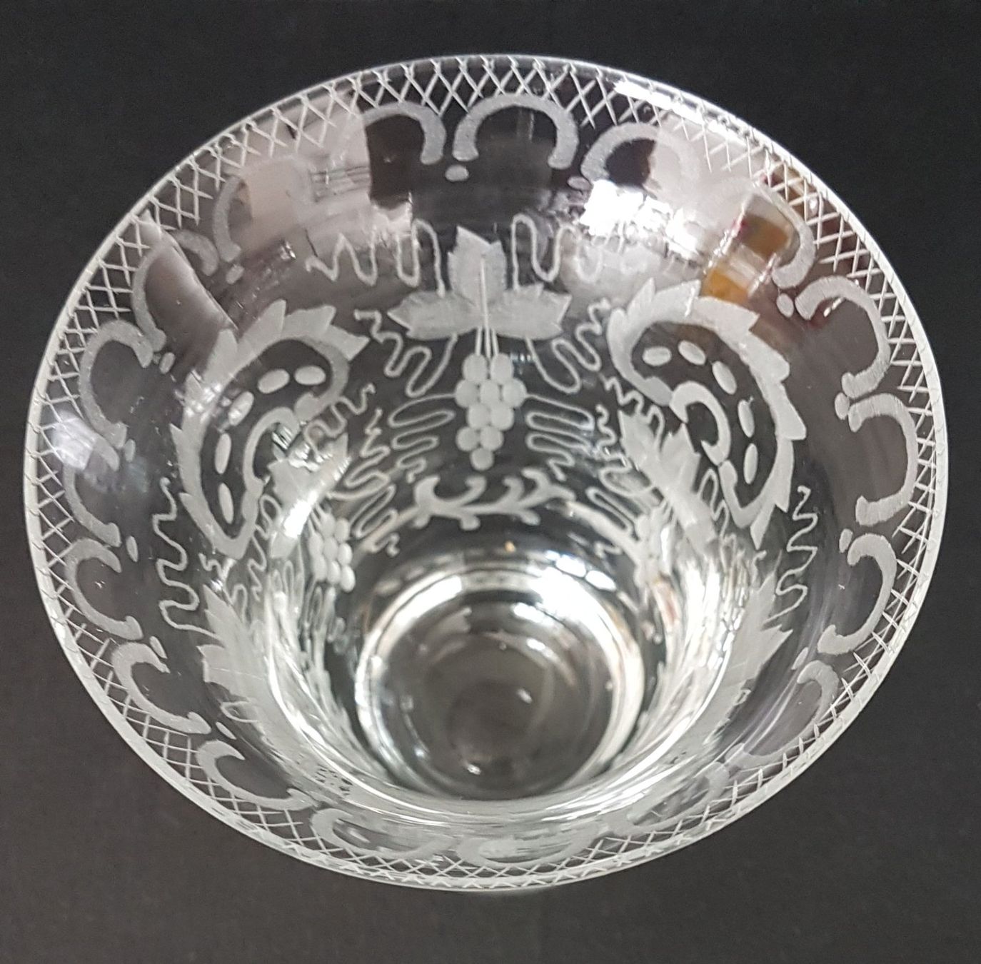 Gläser: Antikes Glas graviert mit Trauben – Gebraucht aus Kaltbrunn von Condor2 3