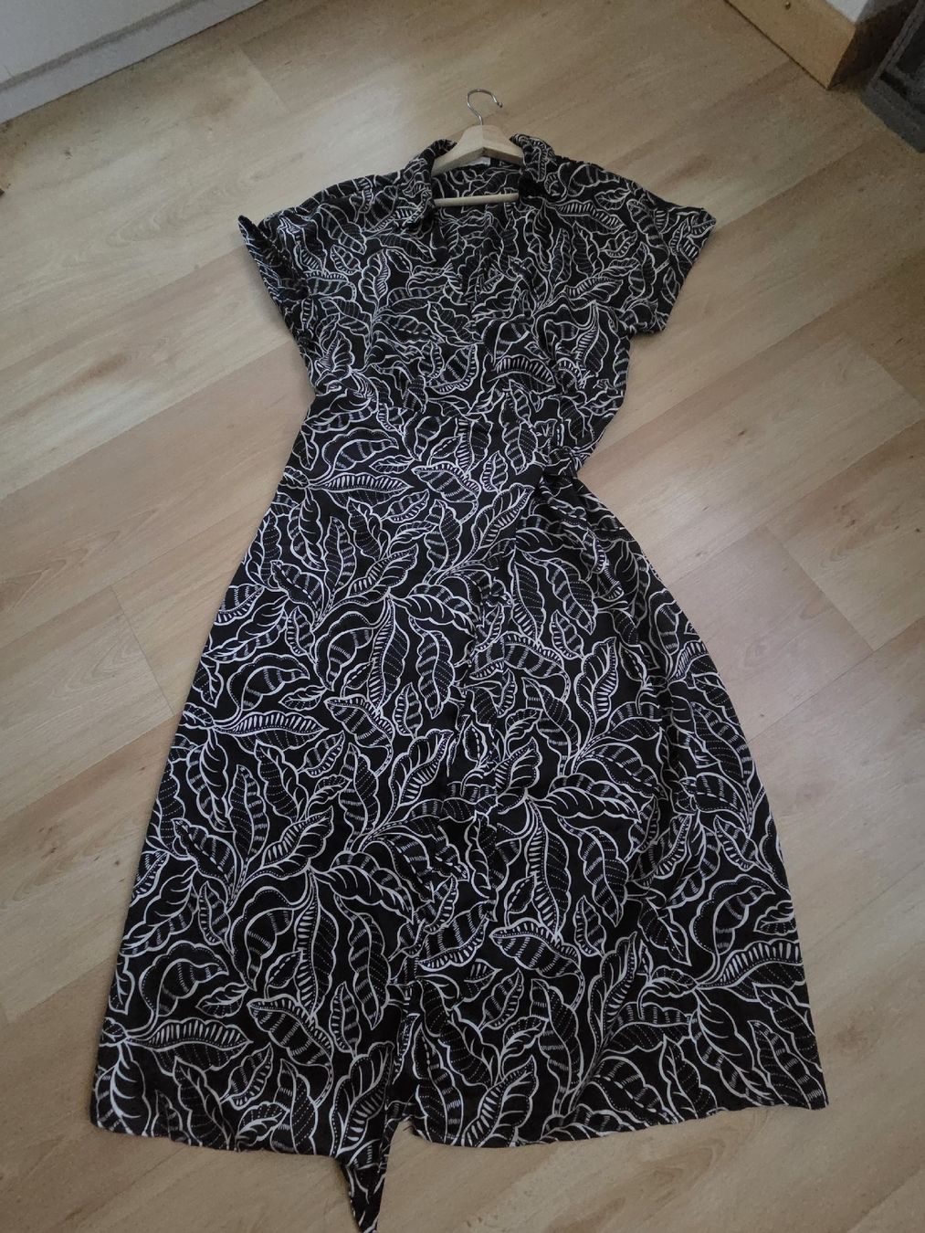 Vestiti: Schönes Kleid Grösse L, Marke MANGO. – Nuovo (secondo la descrizione) da Schöfflisdorf venduto da cri_8gn5