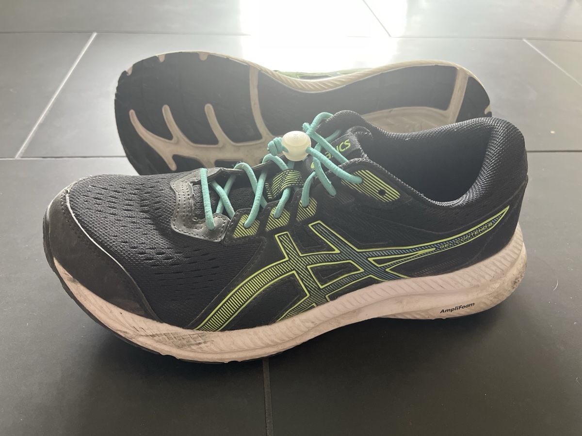 Asics Chaussures hommes: Asics Laufschuhe Grösse 41.5 – D'occasion à Zürich par birdienamnam