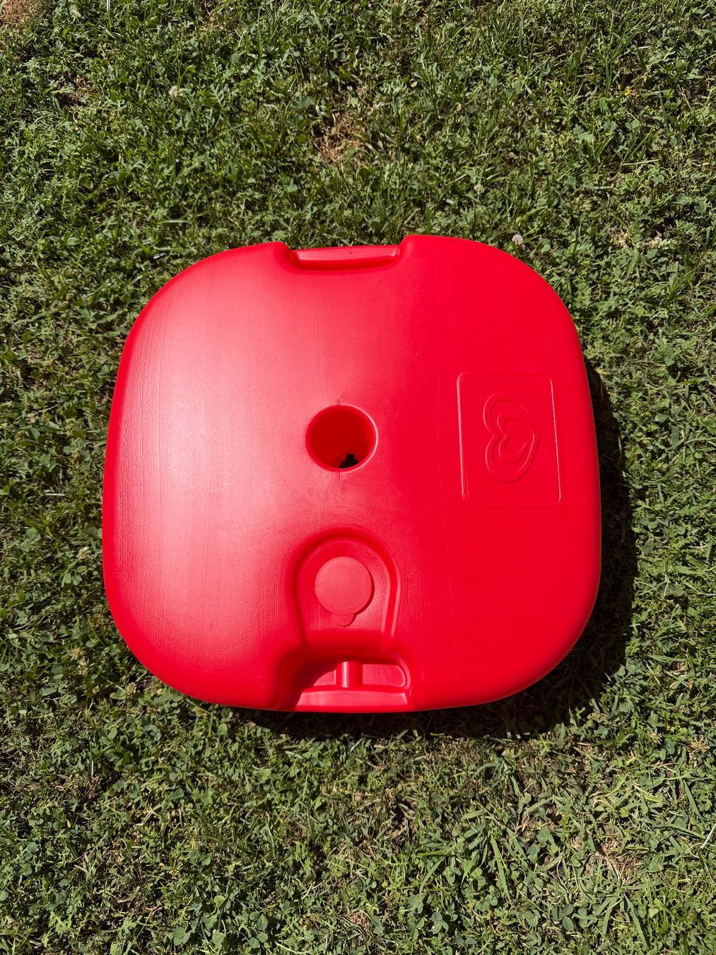 Autres: Roter Sonnenschirmständer - nie gebrauch – Neuf (Voir description) à Cugnasco par tizianaq