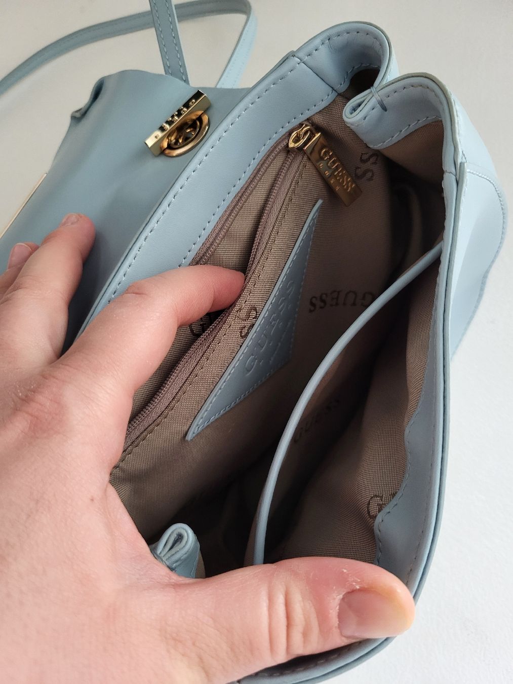 Guess Borse da donna: Guess Tasche, hellblau, Schlangenmuster  – Usato da Basel venduto da Ywana 5