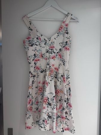 Kleid mint & berry Blumenmuster Grösse 36 wie neu