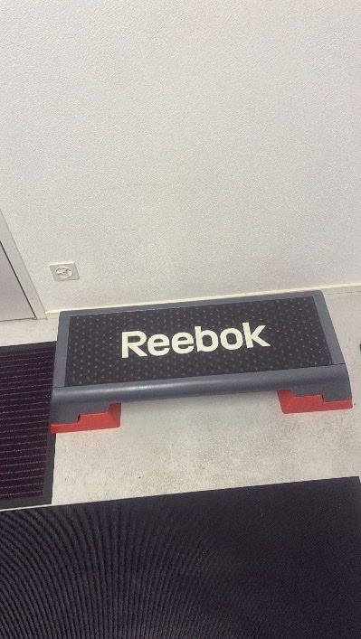 Reebok Hometrainer: Reebok Step Aerobic Exercise Platform Grey Red – Usato da Männedorf venduto da Sellaronda
