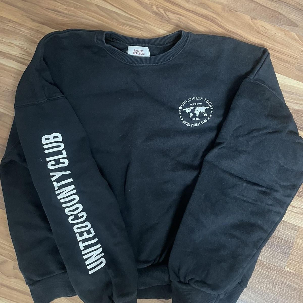 Pull&Bear Maglioni & Felpe: Schwarzer Pullover mit Welt-Design – Usato da Therwil venduto da nat_gtk5 3