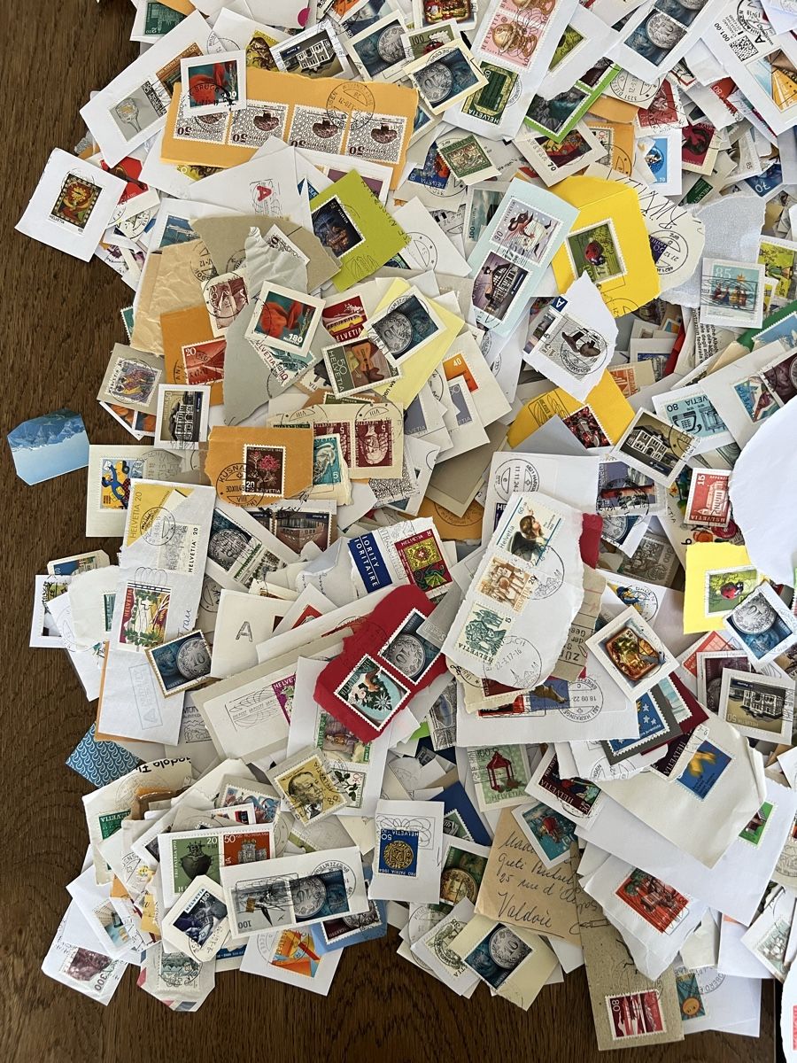 Tutti i francobolli: 3,2kg inkl. Schachtel Schweizer Briefmarkenabschnitte – Usato da Braunau venduto da Desil2511 3