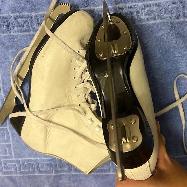 Pattini da ghiaccio: Pattini da ghiaccio bianchi – Usato da Minusio venduto da son_mrf5 2